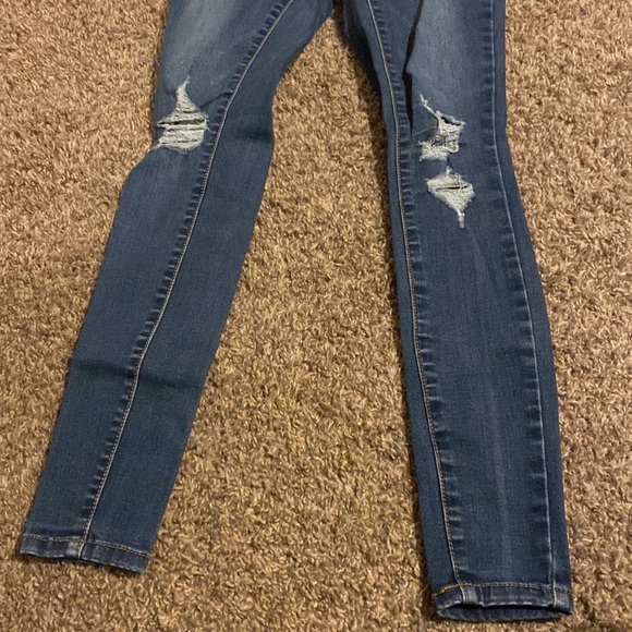 SELLING - Picture 2 of 5